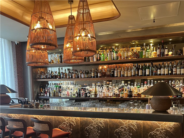bar